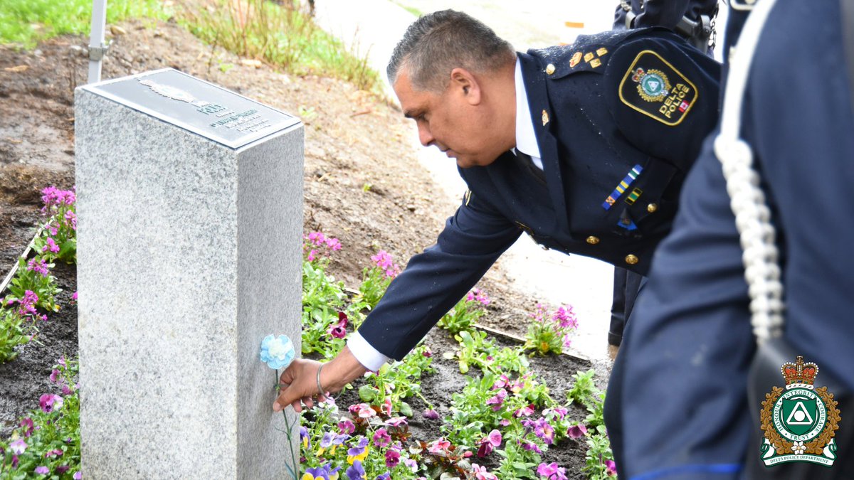deltapolice's tweet photo. Today, we solemnly mark the 25th anniversary of Constable Mark Nieuwenhuis’ passing.

Mark tragically lost his life in an accident while responding to a call on April 8, 2000. His courage, service, and sacrifice remain a lasting part of our department’s history and identity.

During a private ceremony this morning, a memorial to Mark was unveiled at the intersection of Russell Drive and River Road — ensuring his legacy is honoured by both our department and the community.