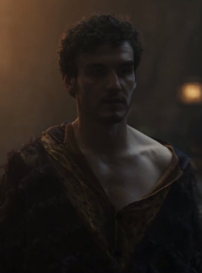 crystaldragon6's tweet photo. We need Mat to flash his shoulder at Rand that will heal all our souls! #CAUTHOR https://t.co/skbvsuIpoY
