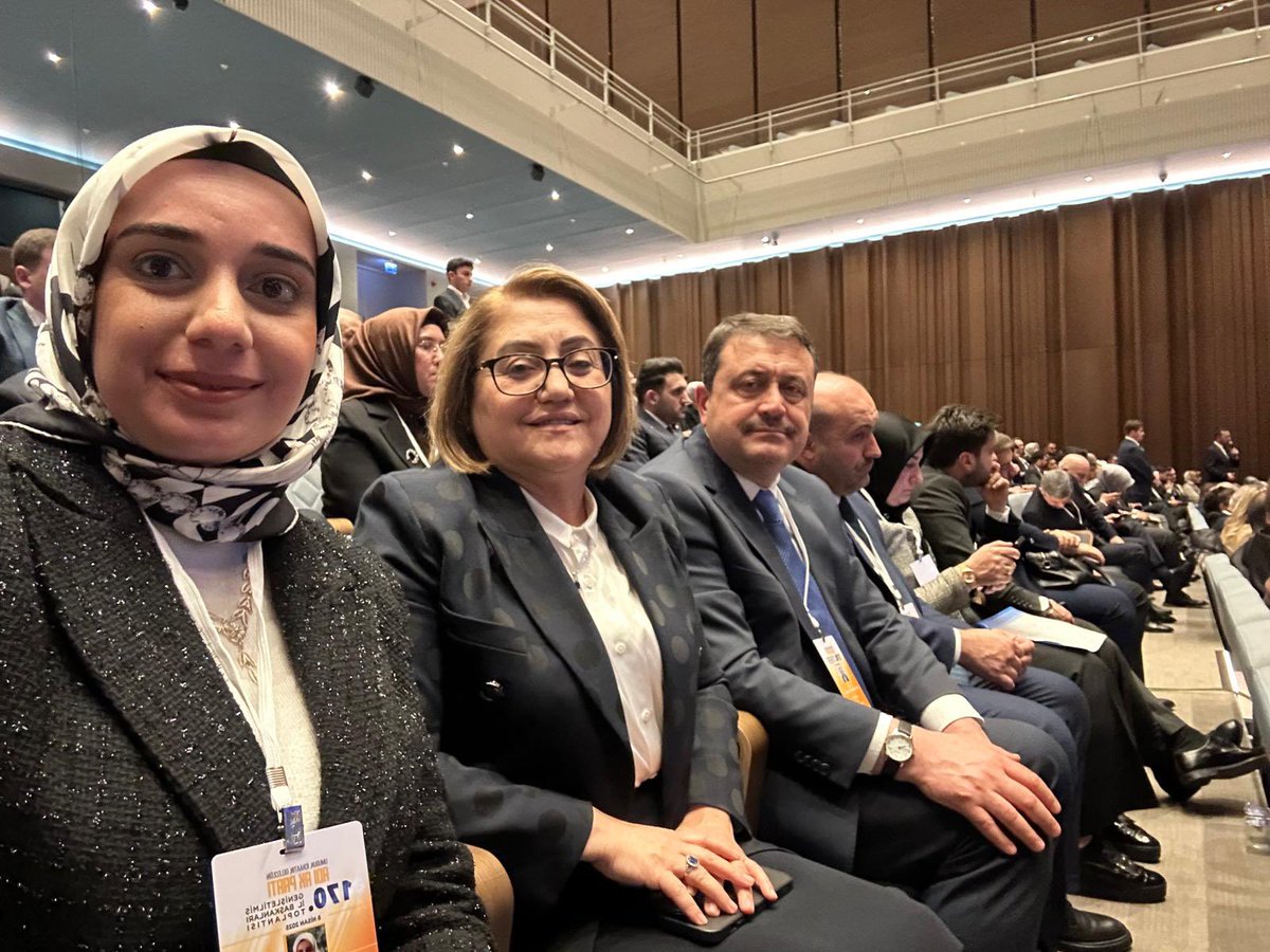 Cumhurbaşkanımız ve Genel Başkanımız Sayın Recep Tayyip Erdoğan’ın teşrifleriyle gerçekleşen 170. Genişletilmiş İl Başkanları Toplantısı’ndayız… 

Liderimizin vizyonu ve güçlü iradesiyle, milletimiz için durmadan çalışmaya ve Türkiye Yüzyılı hedeflerimiz doğrultusunda