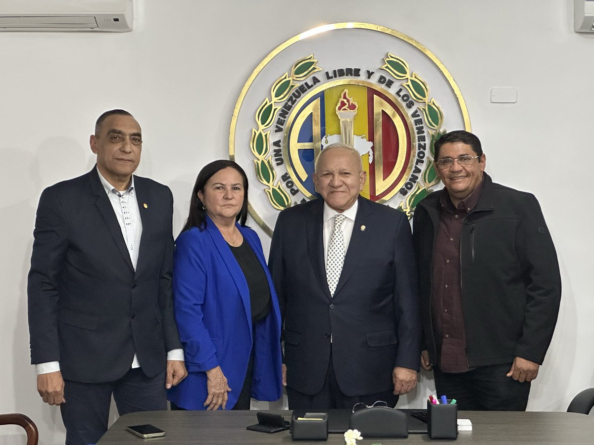 #REGIONALES2025 | 🗳️ Acción Democrática postula a Ely Ramon Atencio, como candidato a la gobernación del estado Zulia. 

Bernabé Gutiérrez, informó que Ely Ramón Atencio Brito, es el actual Alcalde del Municipio Rosario de Perijá.