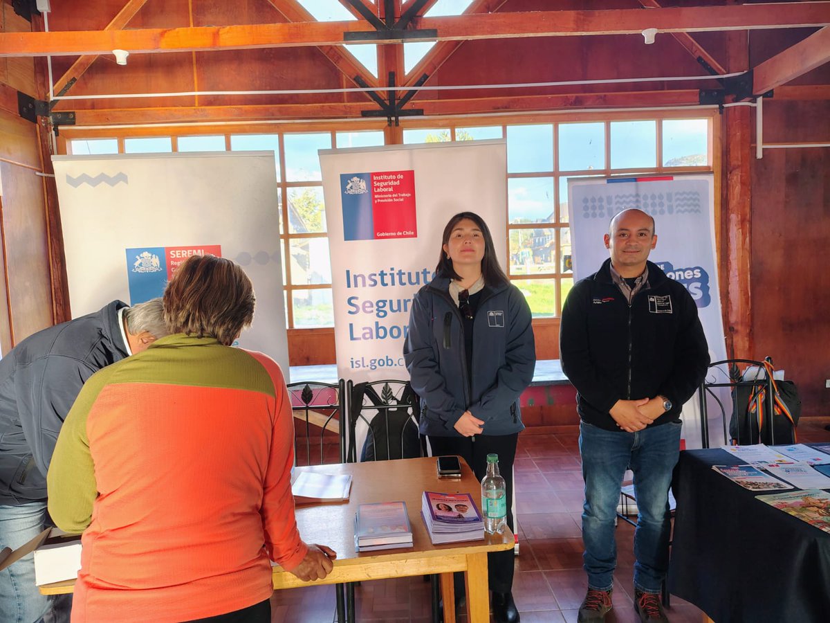 MintrabAysen's tweet photo. 🙋🏻♀️En los últimos días junto a @IPS_Aysen @ISLChile y @drtaysen participamos de las ferias de servicios @dos_segegob @VoceriaAysen en #PuertoTranquilo y en #Coyhaique difundiendo #ReformaPensiones #PGU #Ley16744 #SeguroEscolar y normas laborales como #LeyTea #LeyKarin entre otros https://t.co/HCfCrWfxyb
