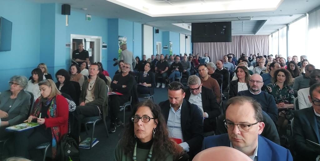 DSantini74's tweet photo. Oggi #Congresso @fai_cisl #ERomagna a #Riccione.Con @OnofrioRota e #SGSaporetti.Per Fai Cisl Marche saluta #SGSantini:"Lode al Vs modello cislino di azione sindacale in una Regione 'complessa' come questa;Daniele esempio di misura nelle parole e negli interventi".@cislmarche https://t.co/DSxURomJgW