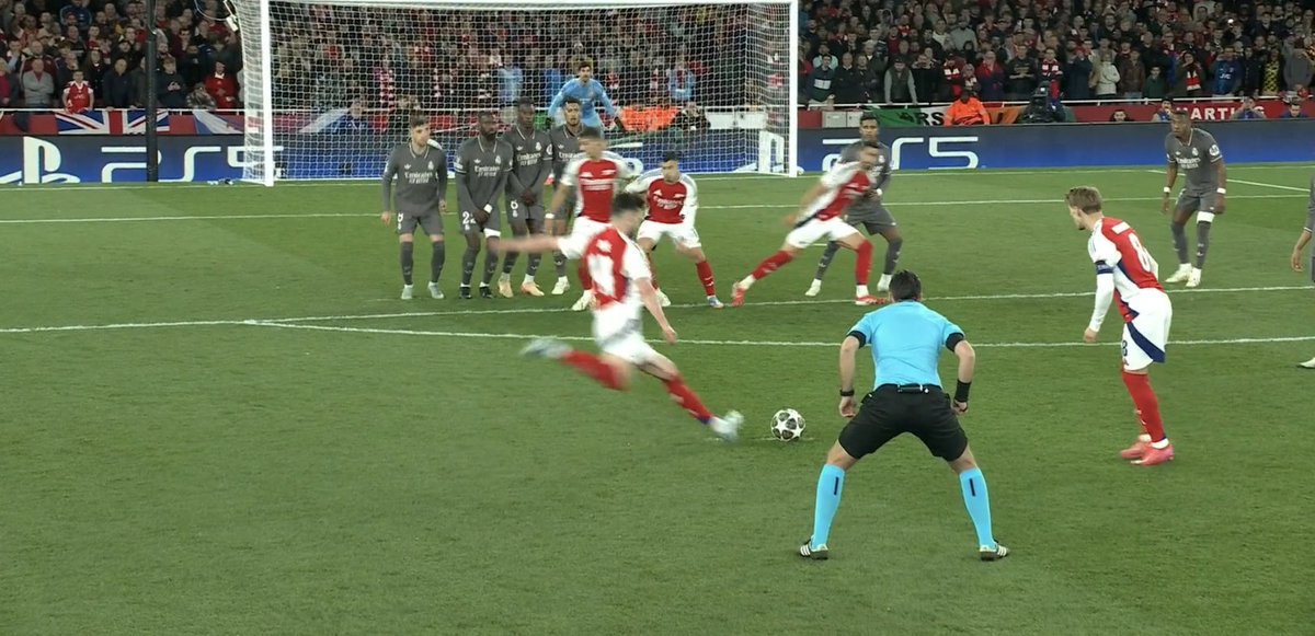 TouchlineX's tweet photo. 📸 - DECLAN RICE WITH ONE OF THE BEST FREE KICKS YOU WILL EVER SEE IN YOUR LIFETIME!

AT THIS STAGE!
AT THIS MOMENT!
AGAINST THIS CLUB! https://t.co/ajusY9B49C