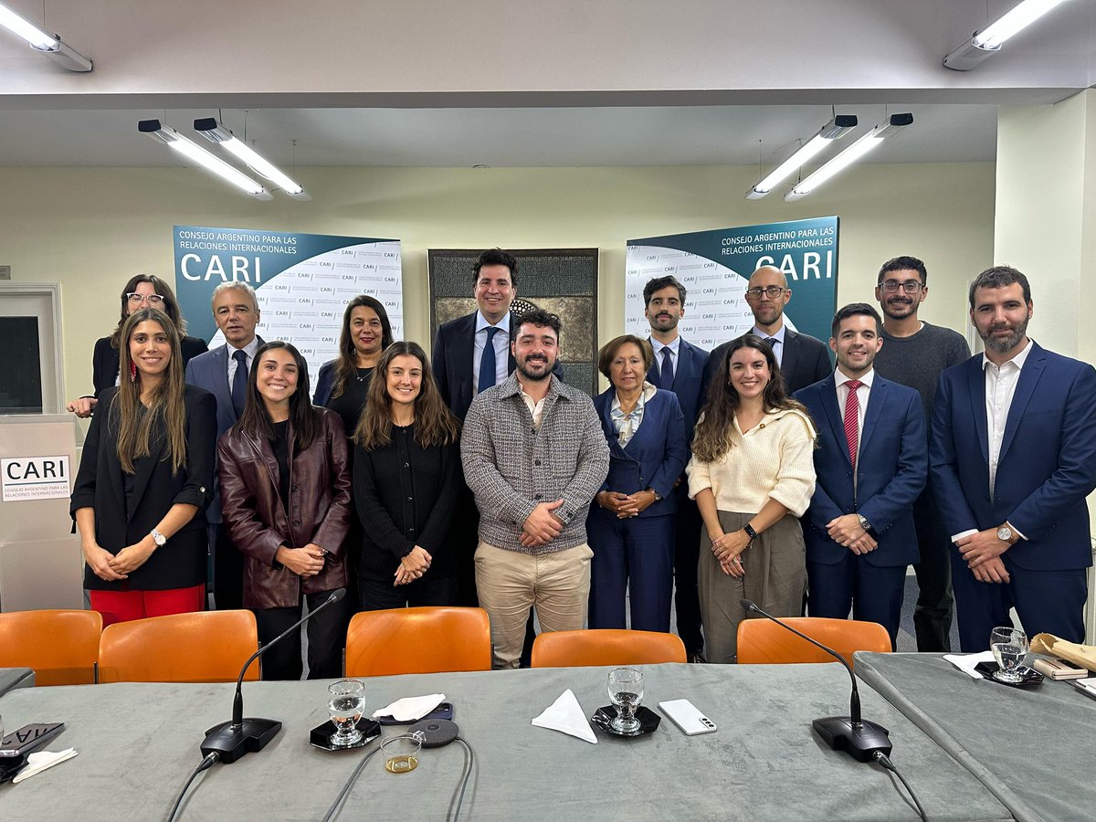 Las autoridades del <a href="/CARIconsejo/">CARI</a> nos invitaron integrar el Consejo del Futuro, un espacio que busca repensar los desafíos que enfrentamos como think tank en la agenda internacional. 

Celebramos la apertura a nuevos espacios donde las juventudes podemos aportar nuestra visión.