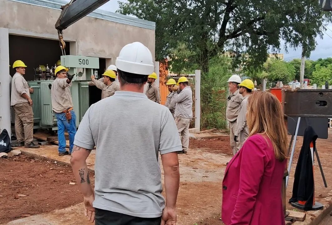 misionesptodos's tweet photo. Instalan el nuevo transformador que abastecerá al equipo PET/TC en el Instituto Misionero del Cáncer
https://t.co/1VjfeJVGIP
#InstitutoMisioneroDelCáncer #Misiones #PETTC @gobmisiones https://t.co/MF5PA4t4Le