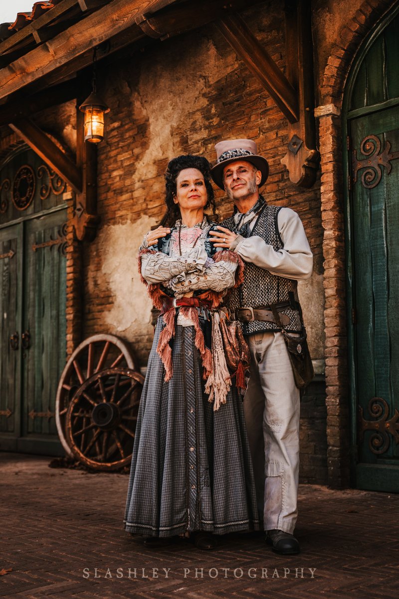 De Charlatans in een lentezonnetje! 🖤

#DanseMacabre #Efteling #Charlatan