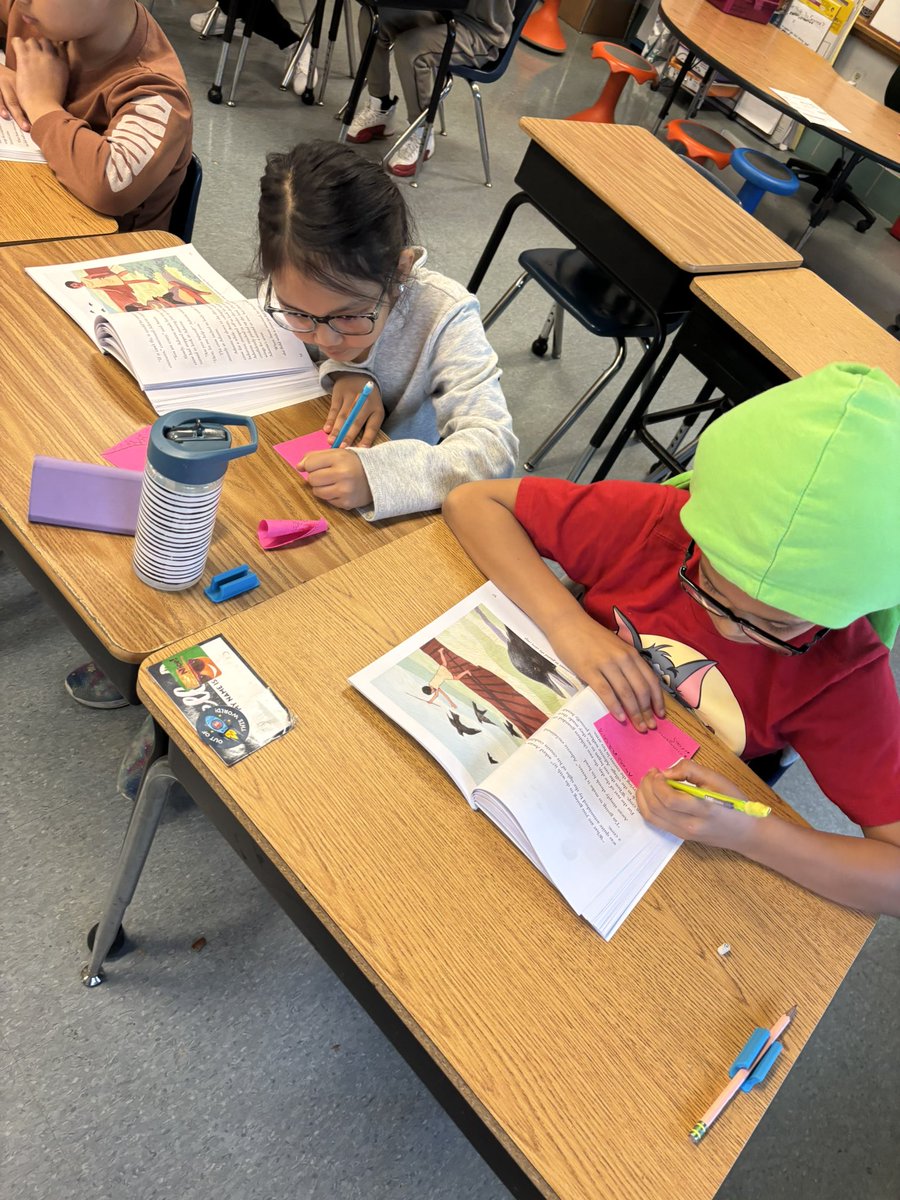 Third graders were going back into the text to jot down their evidence of understanding a comprehension question in CKLA! <a href="/gbparkaacps/">Glen Burnie Park</a> <a href="/AACountySchools/">AACPS</a> <a href="/AACPS_CI/">AACPS C&I</a>