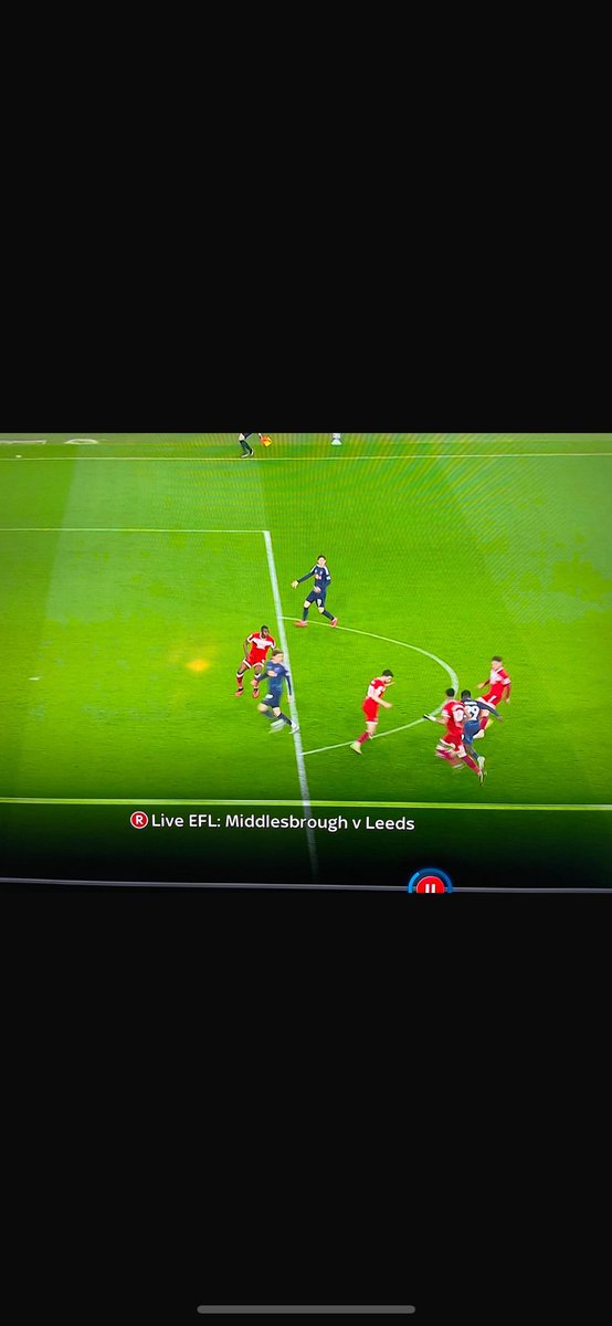 HGusterson's tweet photo. Can refs do their jobs properly please? Title race in hand here https://t.co/a8jEtfRZtr