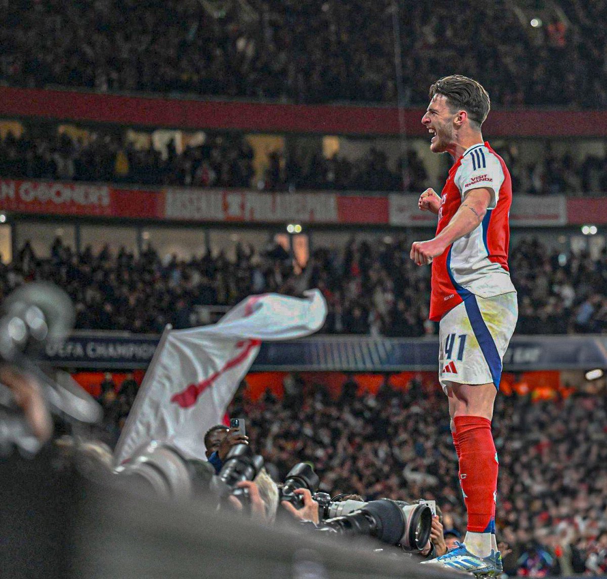 ديكلان رايس في مسيرته الكروية:

338 مباراة — 0 أهداف من ركلات حرة
ضد الريال — هدفين اليوم في مباراة