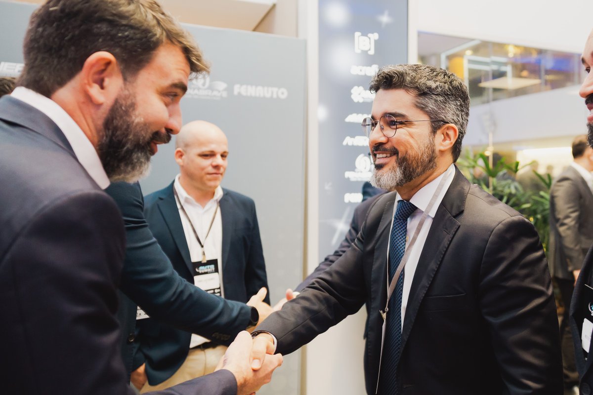 Ações da Senatran em pauta no Auto Summit 2025! Estivemos hoje na B3, em São Paulo, com os principais agentes do setor automobilístico nacional para debater novas iniciativas e tecnologias que vão impactar e facilitar a vida de milhões de brasileiros no trânsito!