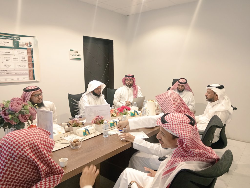 Shokr5124's tweet photo. إجتماع مجلس إدارة جمعية حفظ النعمة بمحافظة القنفذة ( شكر ) وتم مناقشة أعمال الجمعية والإدلاء بالتوصيات للمضي قدماً لإنجاح هذا العمل العظيم
نسأل الله لهم التوفيق والسداد.
#القنفذة
#القوز
#جمعية_حفظ_النعمة https://t.co/MzefSFe0SD