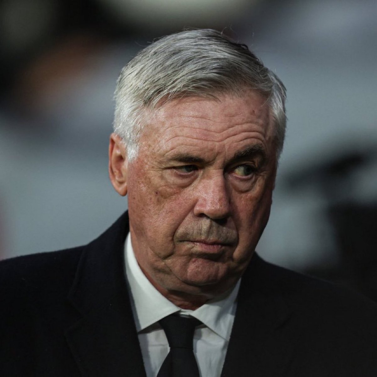 Aceitamos tudo, menos que o Real Madrid jogue como se fosse um time pequeno.

Carlo Ancelotti é o principal responsável.

Essa postura covarde não é de hoje.