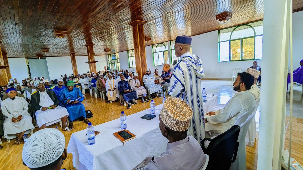 islamrwanda's tweet photo. Uyu munsi, Nyakubahwa Mufti w’u Rwanda Sheikh Sindayigaya Musa, yasuye Ababwirizabutumwa ba #RMC mu mwiherero wabo ngarukakwezi mu mushinga uterwa inkunga na iERA. Mufti yabibukije inshingano zabo, by'umwihariko mu gihe twibuka ku nshuro ya 31 Jenoside yakorewe Abatutsi mu 1994, abasaba kuba ku ruhembe mu kubungabunga ubumwe bw'Abanyarwanda. #Twibuke_Twiyubaka #Kwibuka31 @RwandaLocalGov @GovernanceRw @Unity_MemoryRw @sindayigayamus @DrDamascene