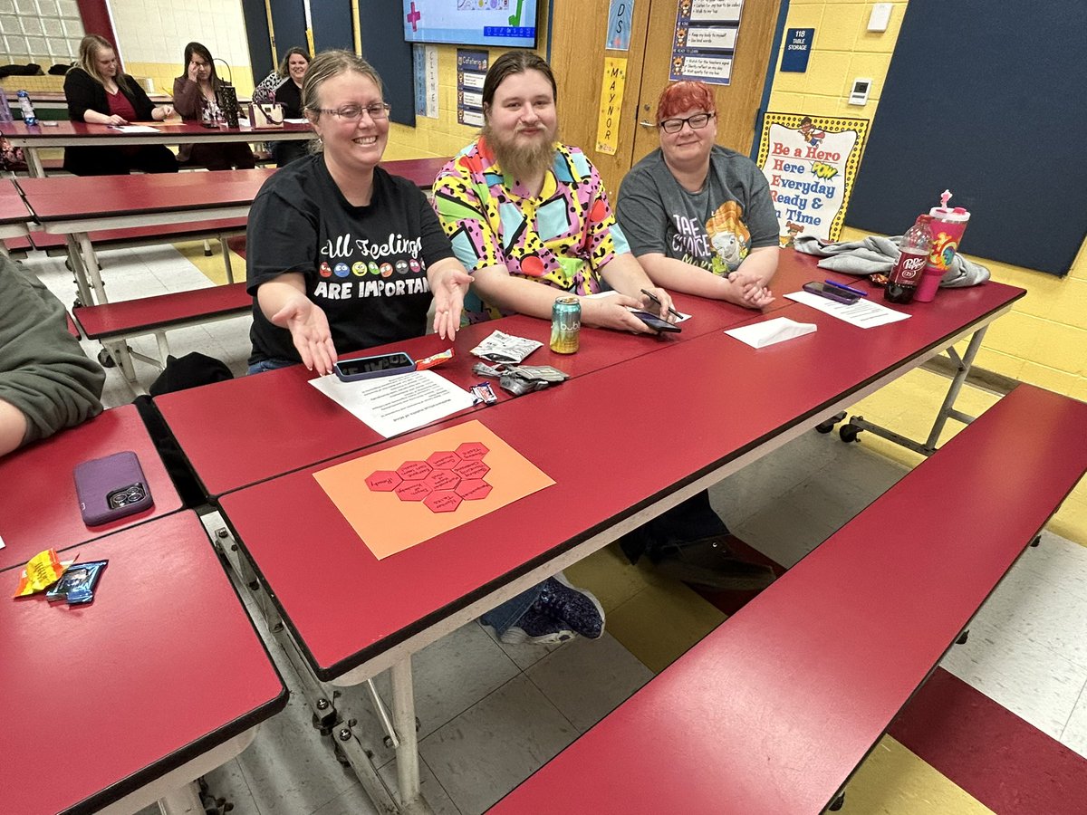 mercer_schools's tweet image. K–2 teachers are all smiles as they explore hands-on strategies for teaching foundational math skills with Emily Smith! From number sense to early geometry, it’s all about making math fun and meaningful for our youngest learners. #EarlyMathMatters #HandsOnLearning