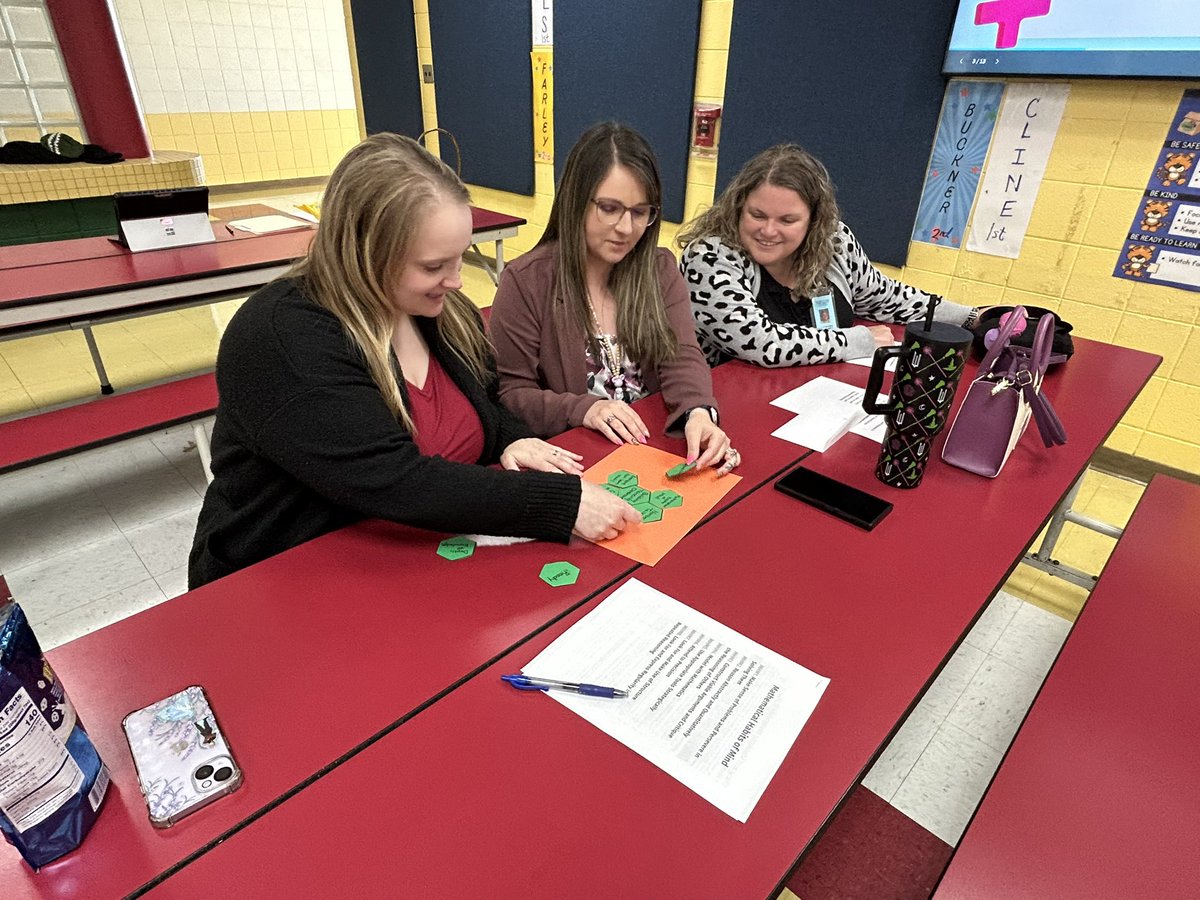 mercer_schools's tweet image. K–2 teachers are all smiles as they explore hands-on strategies for teaching foundational math skills with Emily Smith! From number sense to early geometry, it’s all about making math fun and meaningful for our youngest learners. #EarlyMathMatters #HandsOnLearning