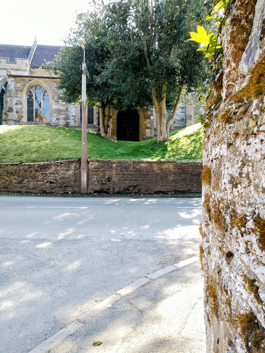 phil0073's tweet photo. Across the road from the north of #StPetersWalgrave. Looking like there was an entrance through the church wall once ...A #GhostGate ?
#PhilOnaBike #WallsOnWednesday #Thursgate ?! #treepeople https://t.co/CrJzvhpK21