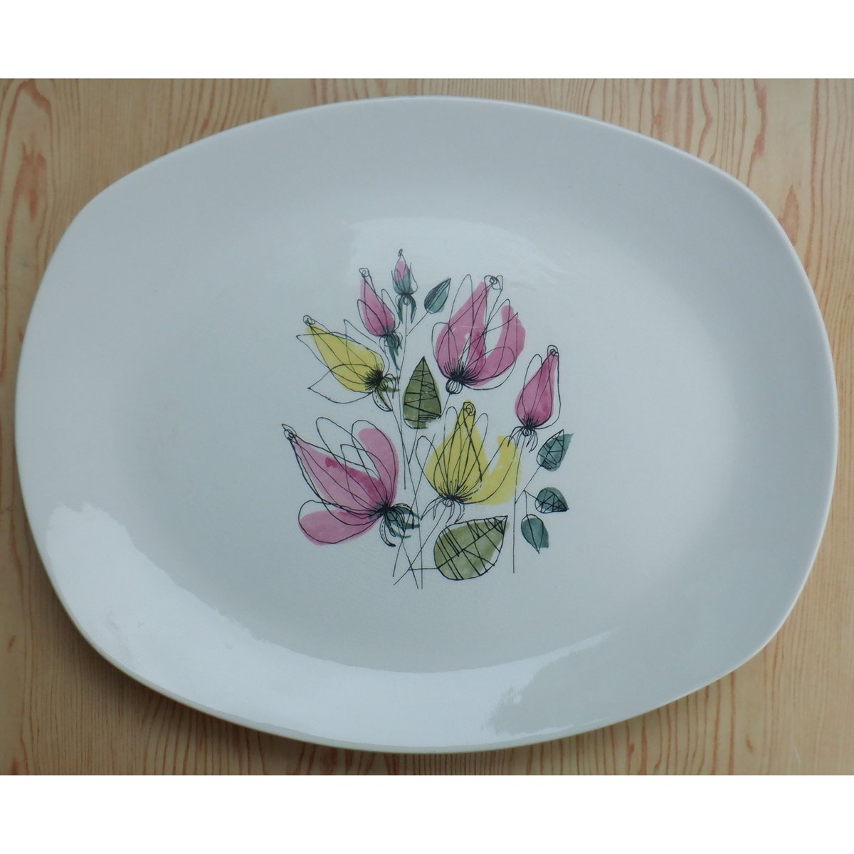 EverRotating's tweet photo. A Midwinter Stylecraft ceramic serving platter. Made in Staffordshire. 35 cm in length.
🛒 https://t.co/OMNes9O3t8
#Vintage #FollowVintage #Midwinter #Stylecraft #MidwinterStylecraft #1960s #eBay https://t.co/tjEXrShFIe