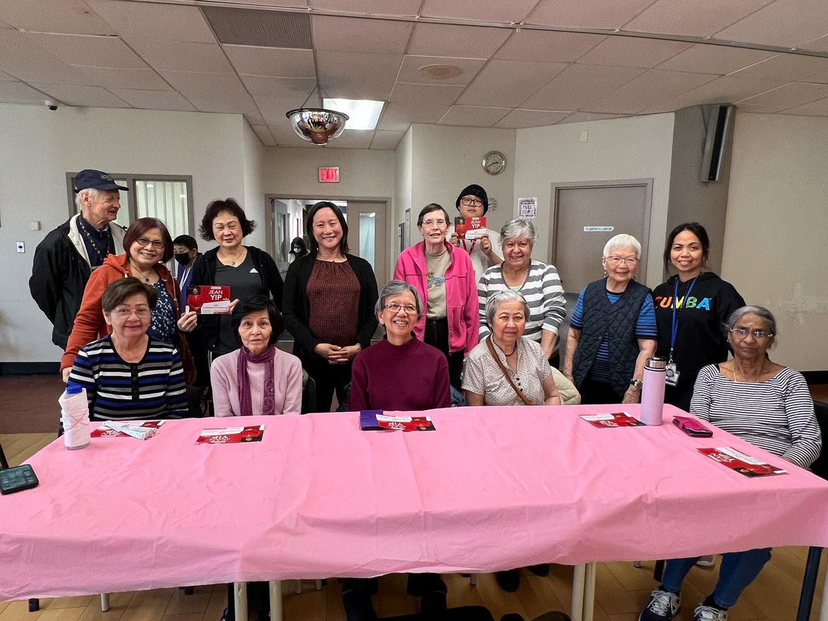JeanYip3's tweet photo. How wonderful to surprisingly find the Filipino Social Gathering @SPLCDOTCA in #ScarboroughAgincourt🇵🇭

I enjoyed the chance to speak 🗣️ with seniors at this event with food 🍲 , music 🎵 and karaoke 🎤 .

They were happy to hear about the 5% GIS increase campaign announcement by PM @MarkJCarney . A senior also reminisced about @ArnoldChanLib 

It was good to chat and share the news with everyone else.

#Seniors