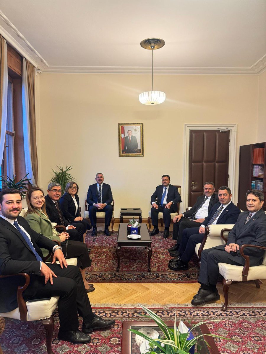 📍TBMM

Gazi şehrimiz için güçlü istişare, ortak akılla güçlü yarınlar!

Gaziantep Büyükşehir Belediye Başkanımız Sayın Fatma Şahin ve Milletvekillerimiz ile birlikte, Grup Başkan Vekilimiz Sayın Abdulhamit Gül başkanlığında bir araya gelerek Gaziantep’imizin ihtiyaçlarını, devam