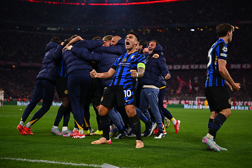 marifcinter's tweet photo. ⚫️🔵Il Bayern Monaco non perdeva in casa in Champions da 22 partite: 17 vittorie e 5 pareggi. 4 anni senza perdere una sola partita in casa. Impresa meravigliosa dell'Inter. Partita da fuoriclasse assoluti di Lautaro, Barella e Bastoni, menzione speciale per un grande Carlos Augusto. Vinto il primo round ma ci sarà da soffrire ancora come stasera