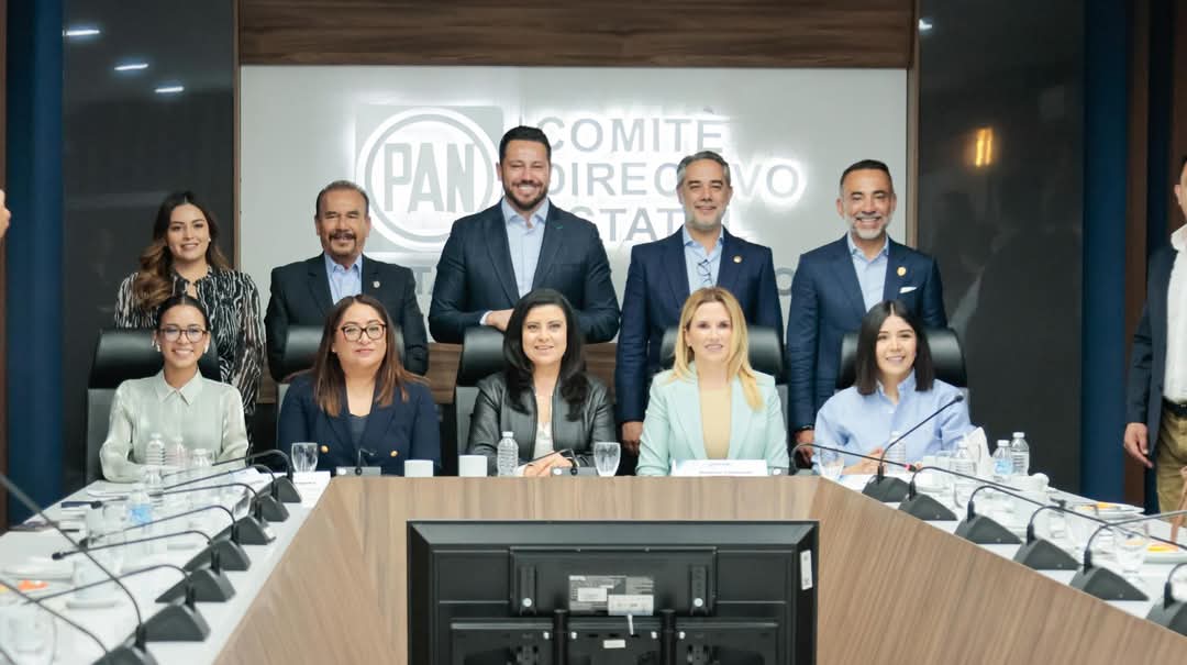 Lety_Zepeda's tweet photo. Gobiernos de Acción 💙 Gobiernos de Resultados. 

Hoy en Conferencia de Prensa nuestros Presidentes Municipales del @pan_edomex dieron a conocer los logros de sus primeros 100 días de Gobierno; demostrando con hechos que los Gobiernos de @AccionNacional son los mejores. 💙 https://t.co/MvRR0oQkJF
