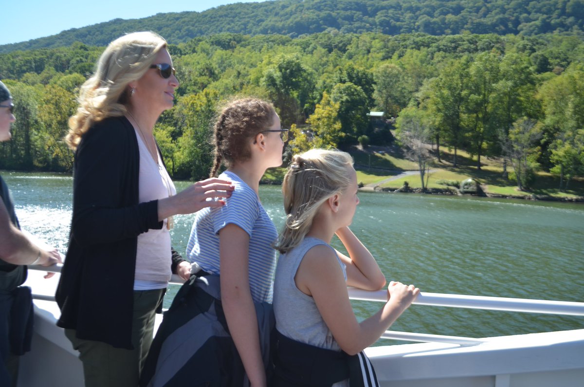 Season 4 - Chattanooga, Tennessee - Streaming now on @thegotraveler 

Watch out below! We had some fun outdoor adventures here. 🌳

Watch for free on gotraveler.com 🌍 

#familytravel #familytravelcolleenkelly #chattanooga #tennessee #season4 #gotraveler #traveltv