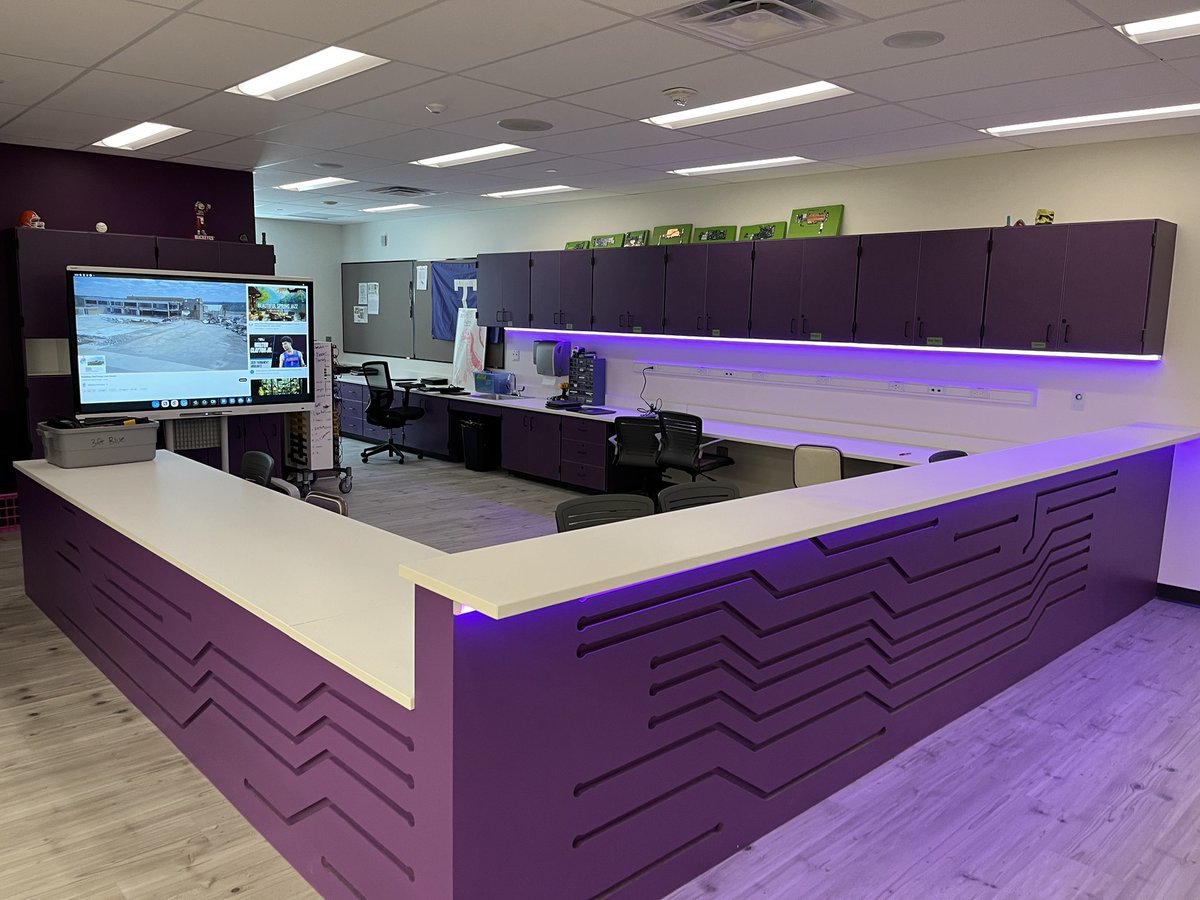 Murray_Titan's tweet photo. Final touch to the GenYES Lab. https://t.co/DSuiYSV67Q