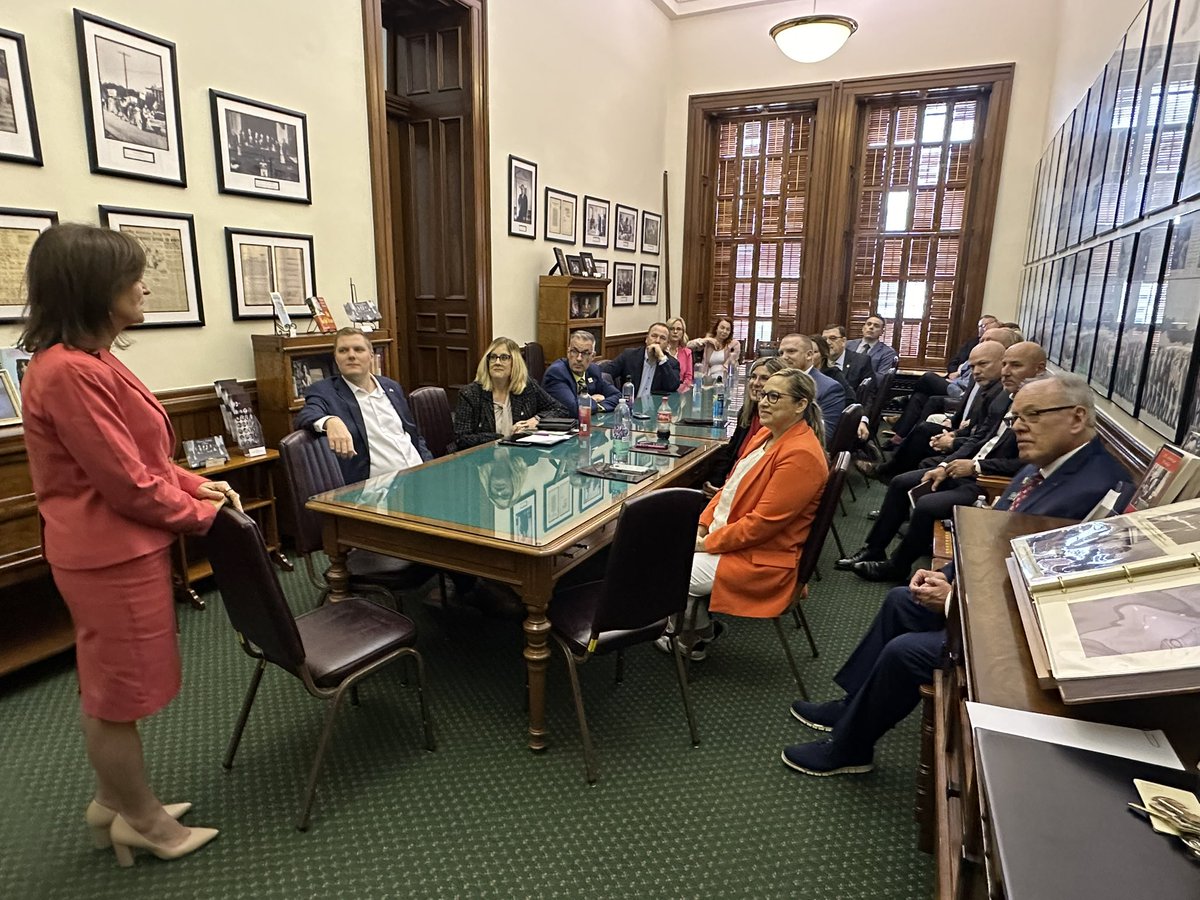 AngelaPaxtonTX's tweet photo. What a great showing of Celina Leadership! Thank you for coming to visit us at the Texas Capitol, and for all you do for our community!

#CelinaTX #CollinCountyDays https://t.co/PBF6njfVBQ