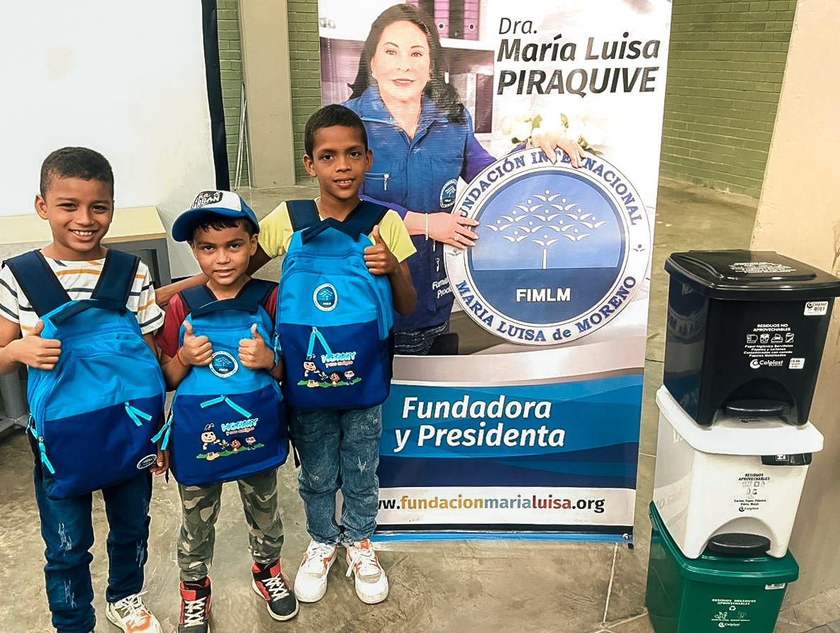 FIMLM's tweet photo. #FimlmColombia 🇨🇴 | 🌱Niños de Suan y Santa Lucía, Atlántico, aprendieron a separar, clasificar y reutilizar los residuos. También recibieron un completo kit escolar como apoyo para su educación.  📚💙

Lee más sobre esta jornada: https://t.co/3sn5pXYXyT https://t.co/e1yM3wzNR4