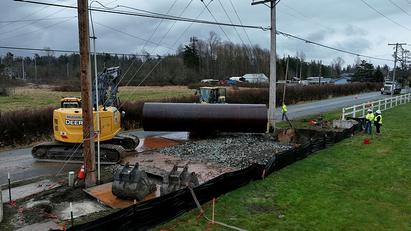 Crews install huge metal casings as part of a project to improve reliability in Anacortes. Improvements include upgrading the existing overhead electric wire with tree wire, replacing aging utility poles, &amp; upgrading related electric equipment. Learn more ms.spr.ly/6013qxbt9