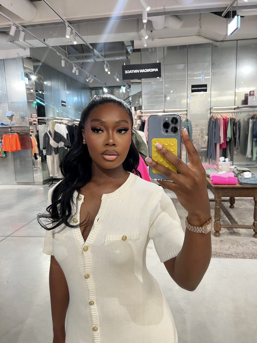 emazadilan's tweet photo. 🧚🏾💛🌸🤍 https://t.co/1MilfeXBVF