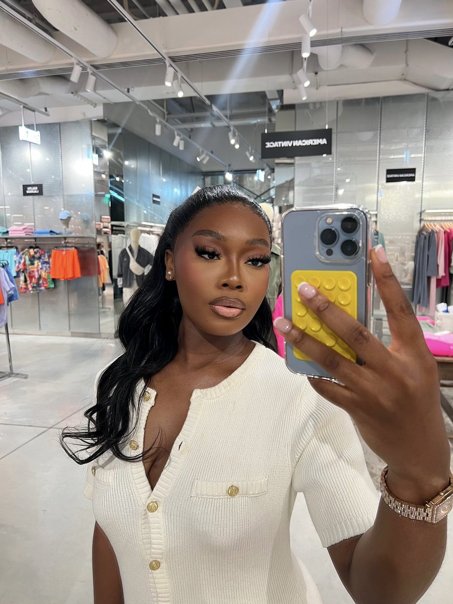 emazadilan's tweet photo. 🧚🏾💛🌸🤍 https://t.co/1MilfeXBVF