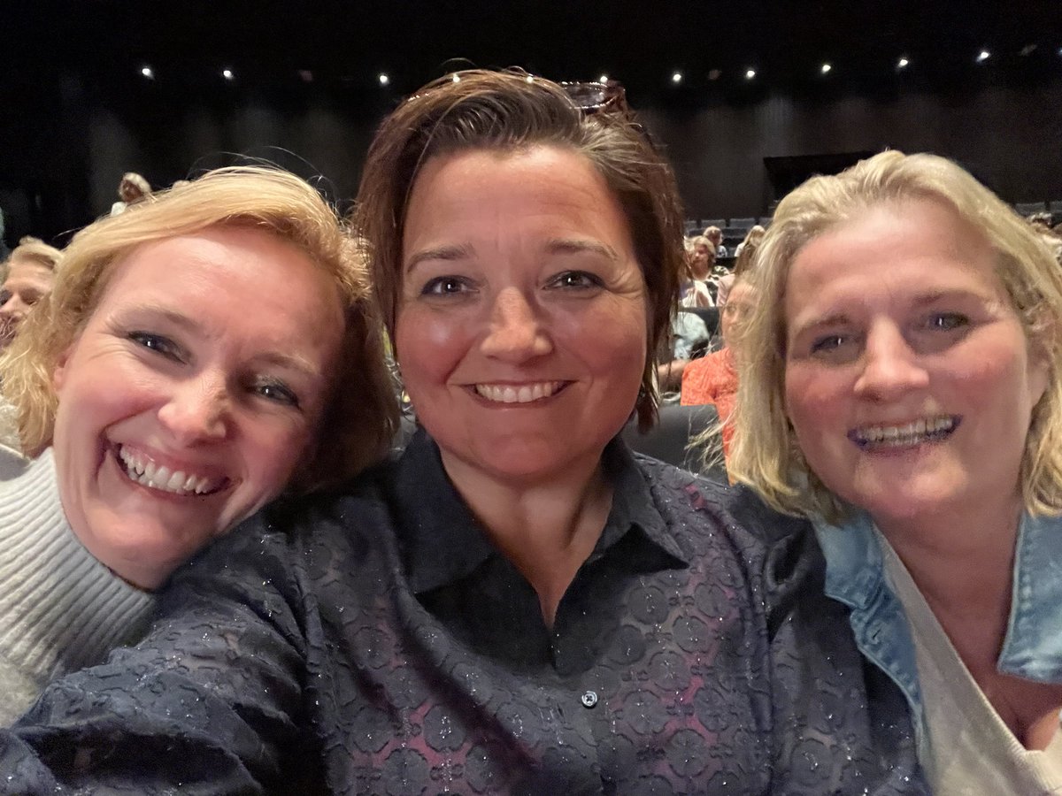 Wilster81's tweet photo. Weer een avondje uit 🙃! #delawei #girlsonfire2 https://t.co/qeMABOg4Y6