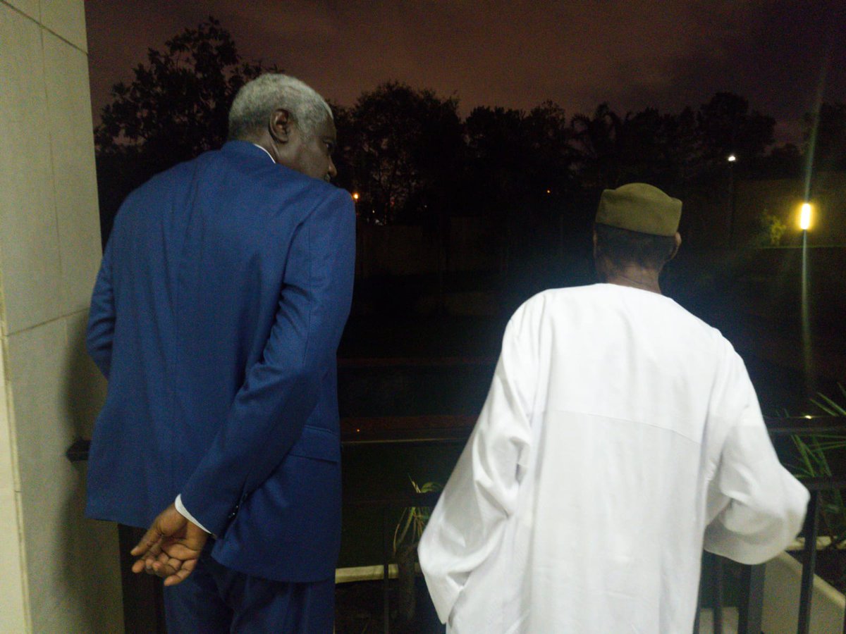 Je m'incline devant la mémoire d'un digne fils de l'Afrique. Amara Essy, diplomate émérite, il aura marqué l’histoire en servant aussi bien son pays la Côte d’Ivoire que le Continent comme secrétariat général de l’OUA et président intérimaire de la Commission de l'Union