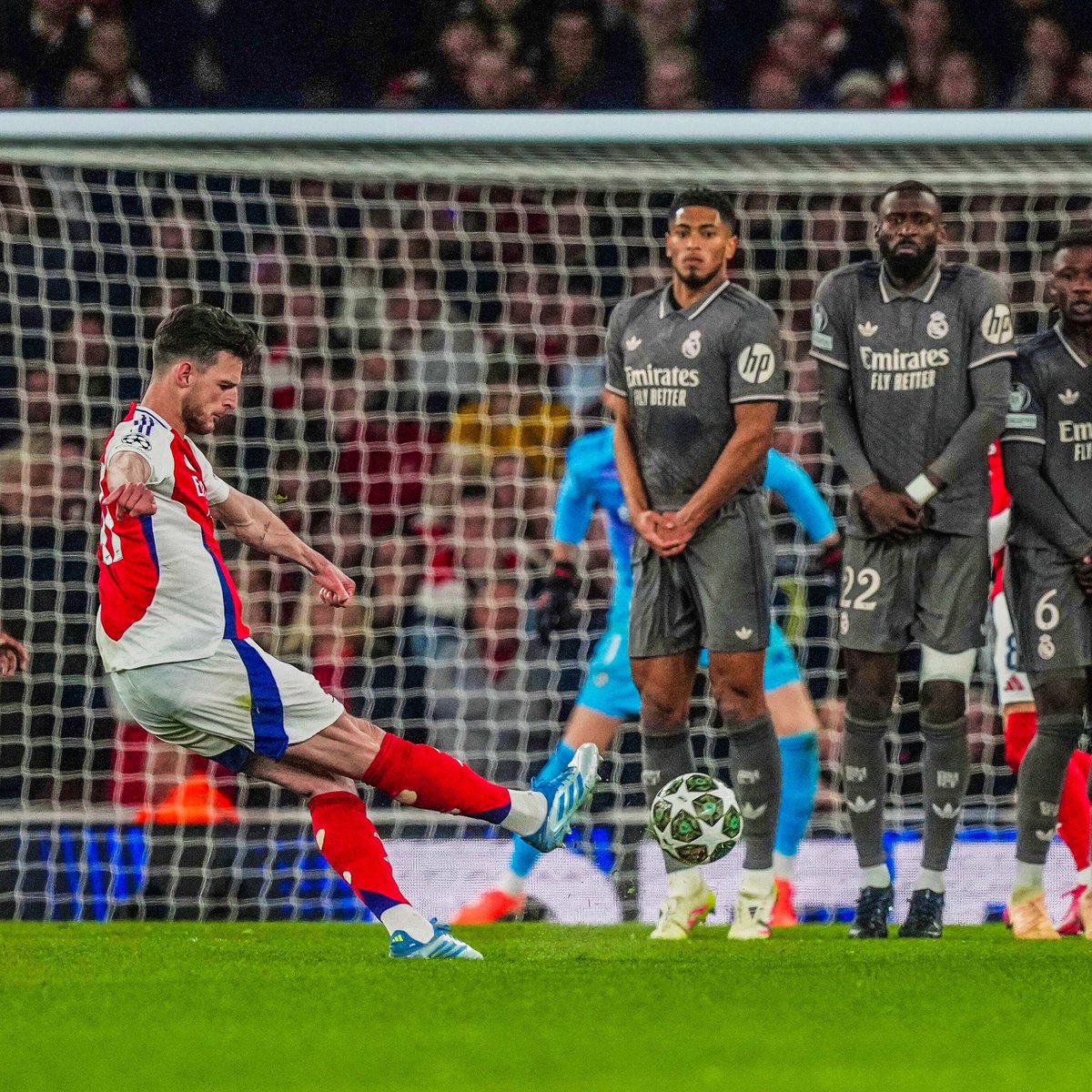 PremLeaguePanel's tweet image. Producing two world class pieces of quality with all those other stars on that pitch including his international midfield teammate who often steals the limelight. Against the usually inevitable Champions League animals. This was a legendary performance for the history books.