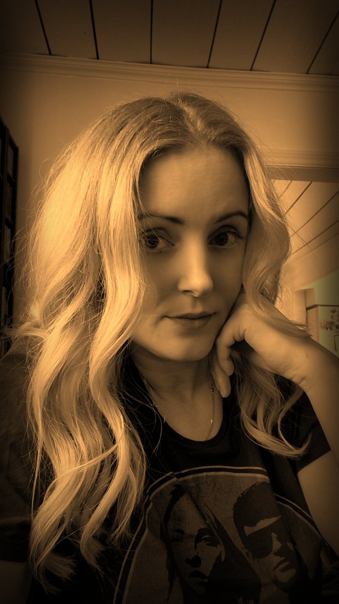 Idag fick man göra sig lite vårfin i håret inför starten på mitt nya jobb efter påsk. Jag har bestämt mig för att gå tillbaka till Apoteksbranschen igen 😊 Men jag kommer fortfarande vara lika travtokig och följa travet slaviskt och spela 🥰