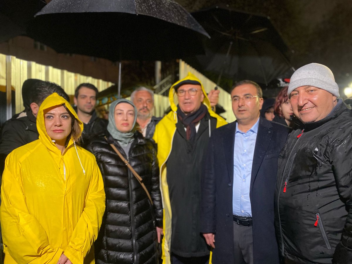 Adalet için !!! Adalet Bakanlığı önünde Tutuklu öğrencilerin serbest bırakılması için oturma eylemi yapan Şanlıurfa Milletvekilimiz Sn.Mahmut Tanal’ı Şanlıurfa İl Örgütü olarak yanlız bırakmadık.<a href="/herkesicinCHP/">CHP 🇹🇷</a> <a href="/eczozgurozel/">Özgür Özel</a> <a href="/MTanal/">Av.Mahmut TANAL</a> <a href="/karadagferhatt/">Ferhat KARADAĞ</a> <a href="/gamzetascier/">Gamze ŞENGEL TAŞCIER</a> <a href="/ayseatesaa/">Ayşe Ateş</a>