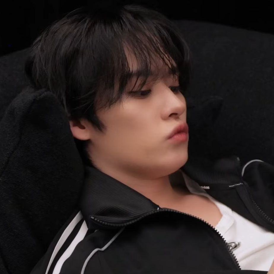 minhothinker's tweet photo. all I want is to caress your cute cheeks! 🥺🤍 https://t.co/L0KTGL73qi