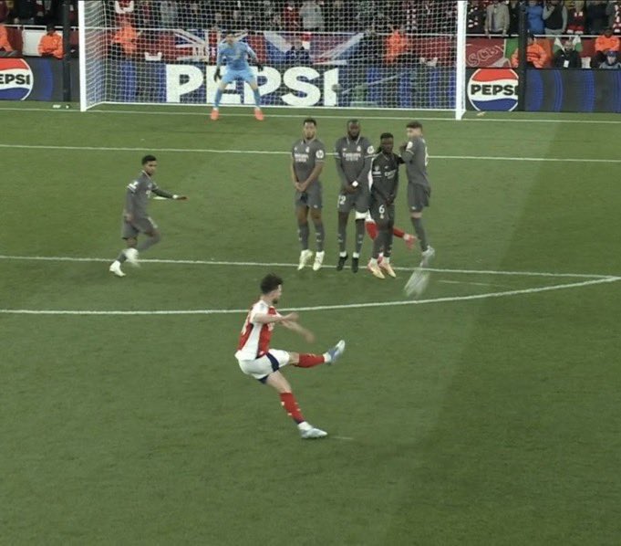_aurora_io's tweet image. real talk has Bruno ever scored a free kick like this before ?