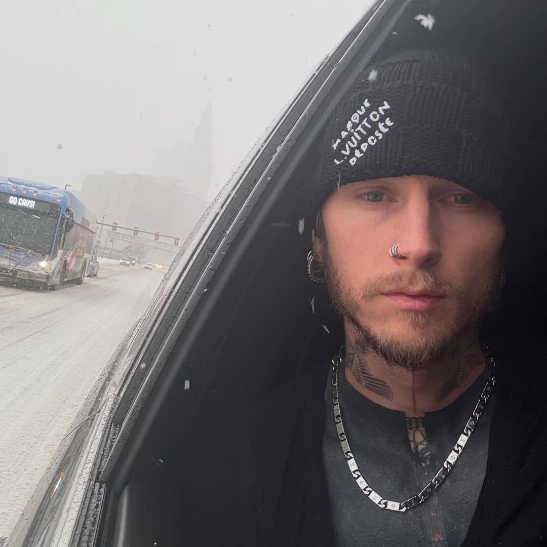 Blonde Don. ϟ @machinegunkelly. tweet media