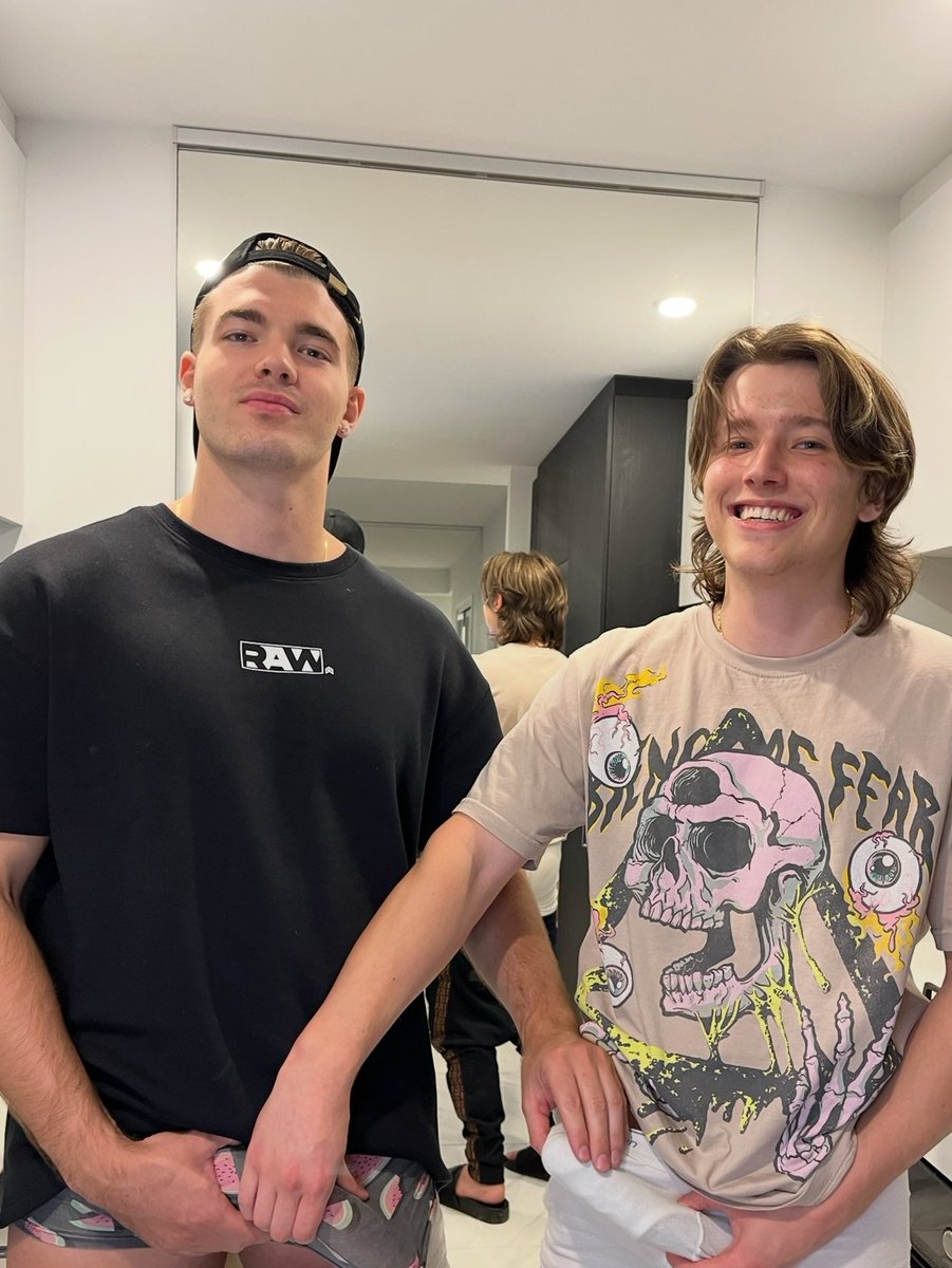 Master-e kolabo tweet media