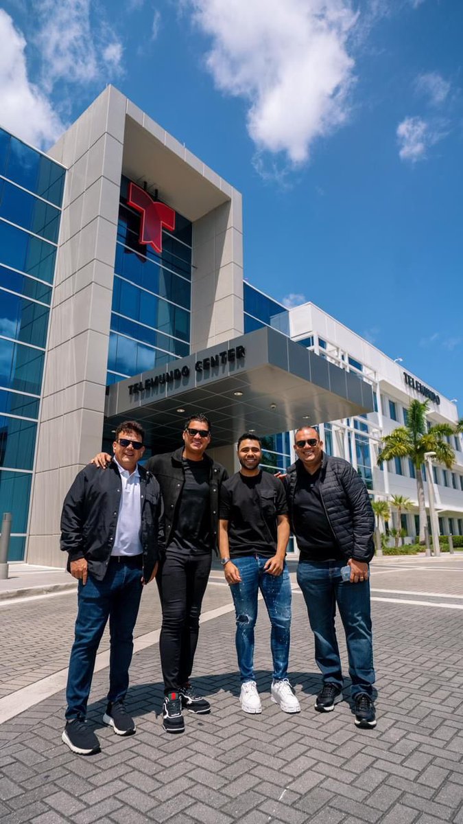 Intervallenato's tweet photo. Luego de cumplir con sus #exitosas presentaciones en las ciudades de Indianápolis, Dallas, Houston y Salt Lake, los artistas @ElderDiaz01 y @LucasDangond , se encuentran en Miami, cumpliendo con una agenda promocional. https://t.co/1SgB5oVMec https://t.co/q0FX8LTLaO