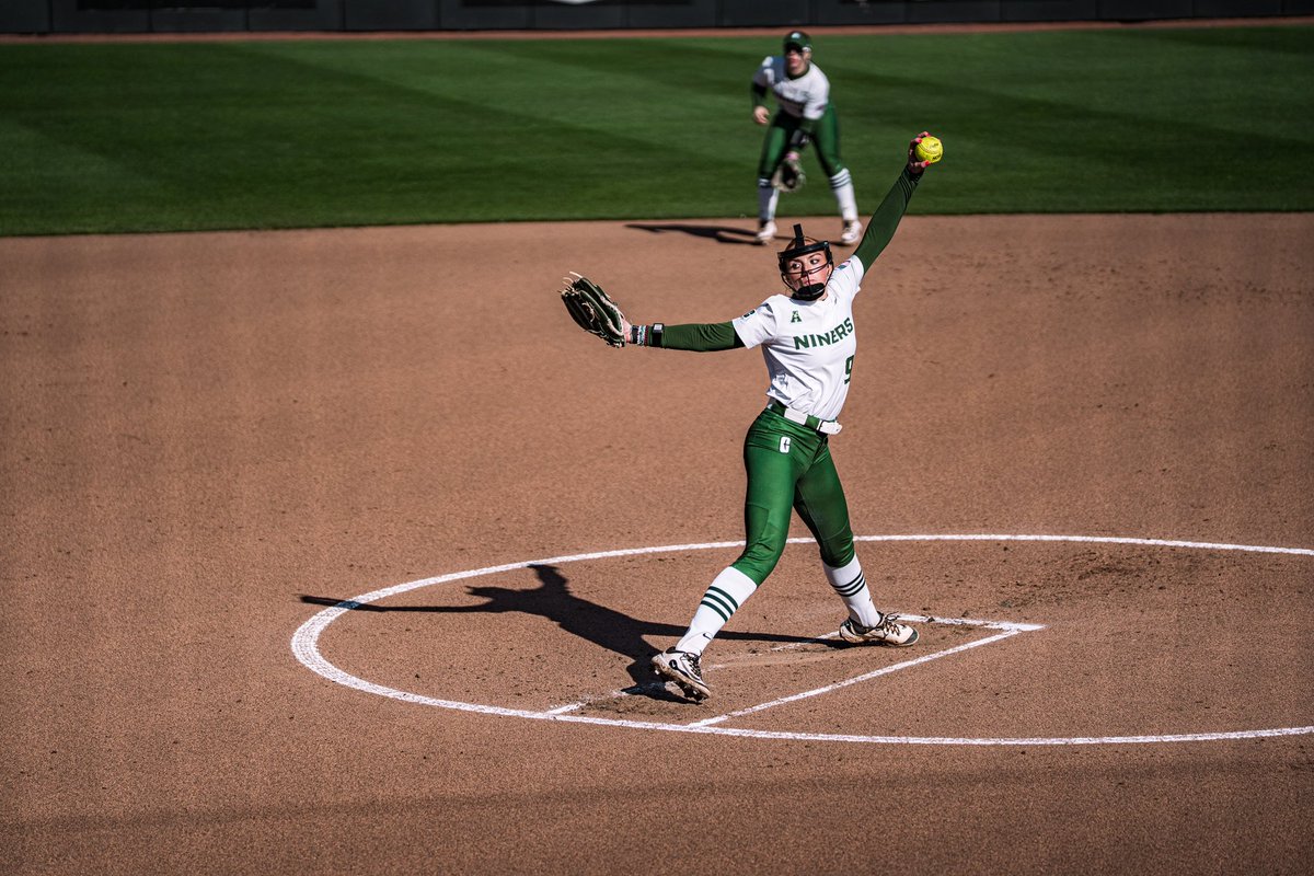 B1: Aubrey pitches a 1️⃣2️⃣3️⃣ inning! 

CLT: 0 | VT: 0 

#GoldStandard⛏️