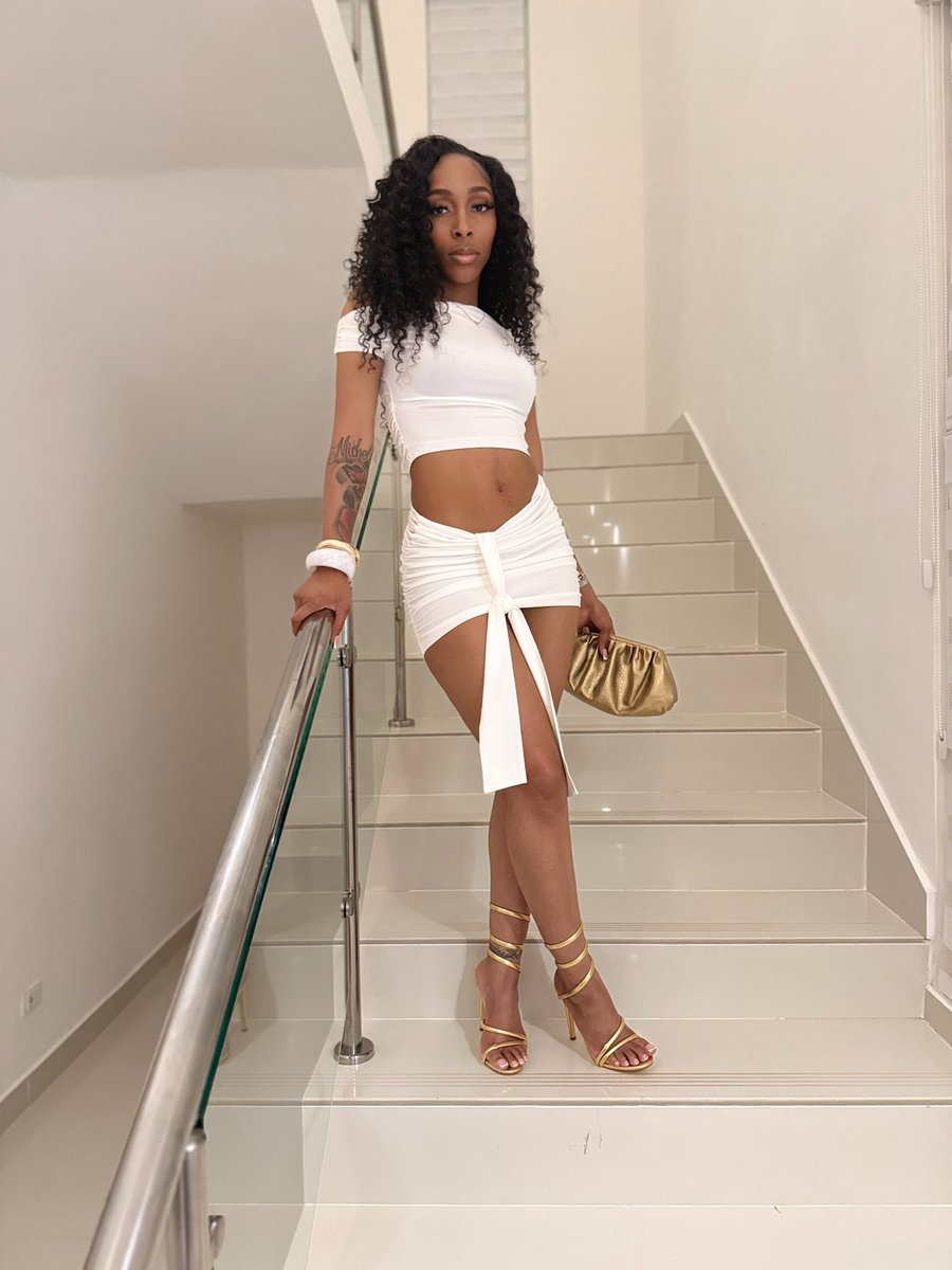 therealtinyboss's tweet photo. Aprils very own 🐏♈️💋 https://t.co/44MUErOC9J