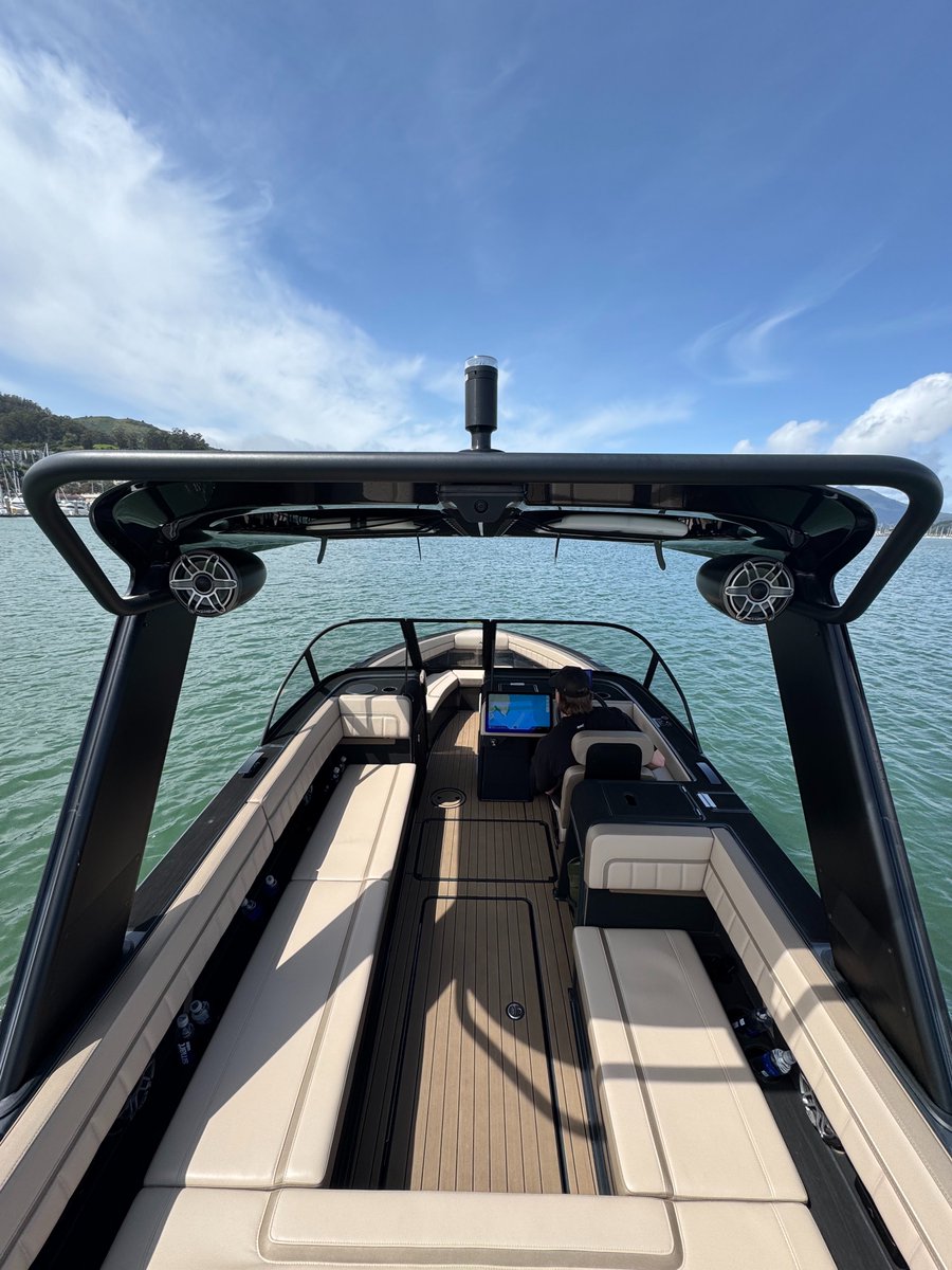 The future of boats is electric.

Got a demo of <a href="/ArcBoats/">Arc</a> Sport this week — easily the best wake boat I’ve ever been on.

• Fully electric, 226 kWh battery
• 500 hp w/ instant torque
• Smart wake shaping
• Retractable tower
• Tesla-like dash + 360° cameras