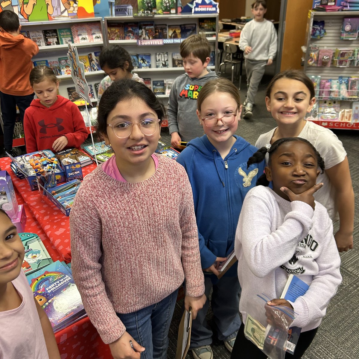 The Jaindl PTO Book Fair is in full swing! Be sure to come check out all of the awesome books! Students can shop during their Library Media classes this week, as well as during the Parents’ Night after school on Friday 4/11 from 5:00-6:00 pm! #parklandpride #grandchamps
