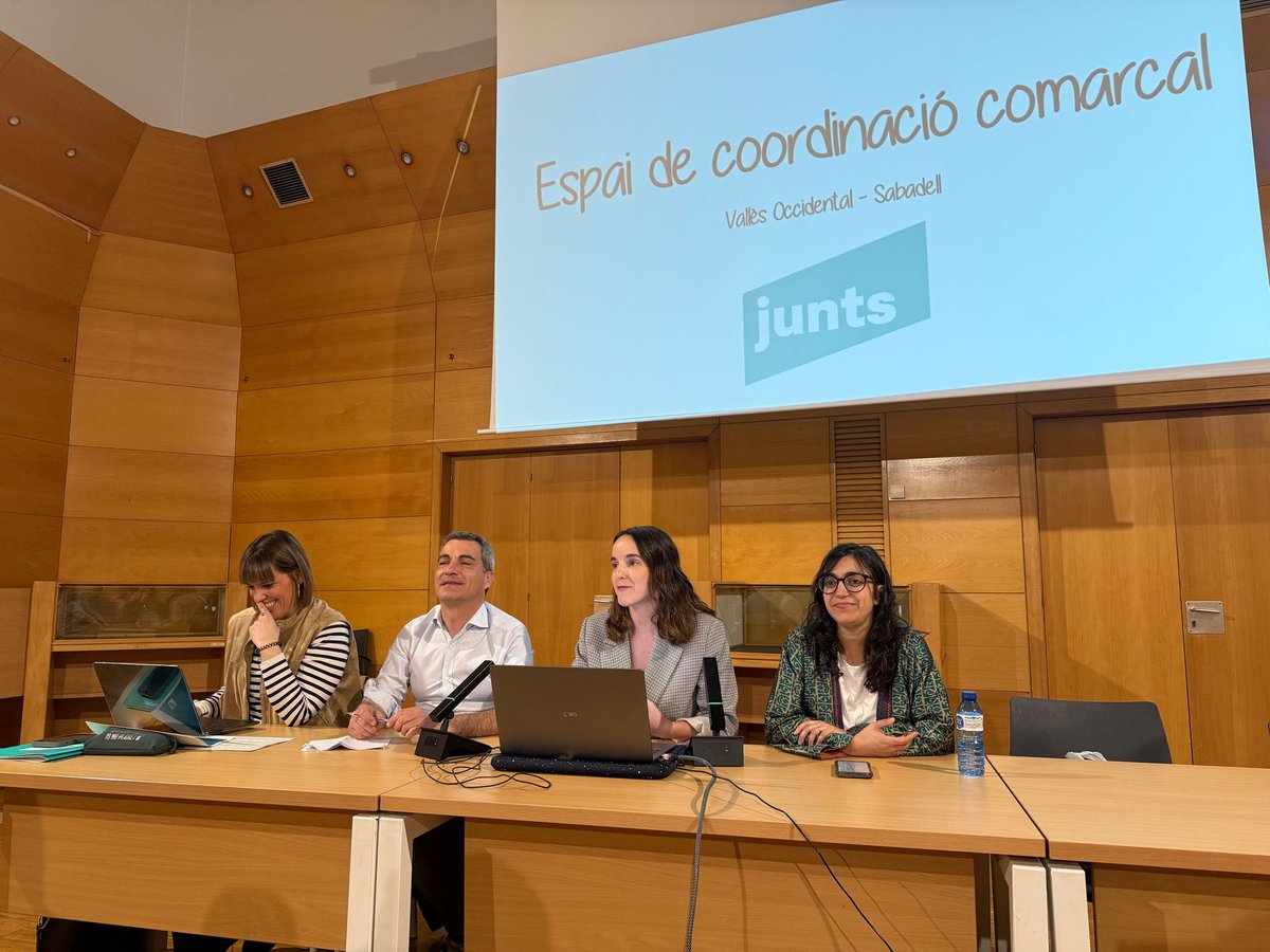 Reunió comarcal amb representants de tots els nostres municipis. Hem compartit política municipal, presentat l’informe de l’executiva i preparat les accions al territori. Gràcies pel compromís i la feina conjunta
<a href="/NuriaRamonP/">Núria Ramon Pérez</a> 
<a href="/jrcasals/">Joan Ramon Casals</a> 
<a href="/JuntsXCat/">Junts per Catalunya🎗</a>