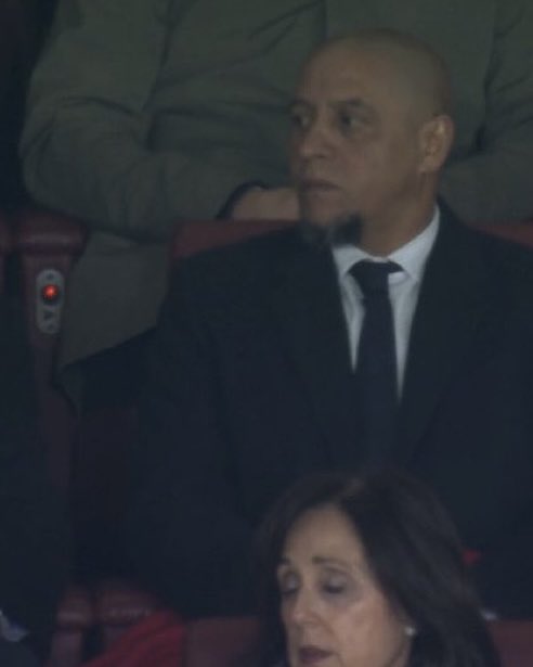 MundialMag's tweet photo. In front of Roberto Carlos. Twice. https://t.co/VU0yJ763mz