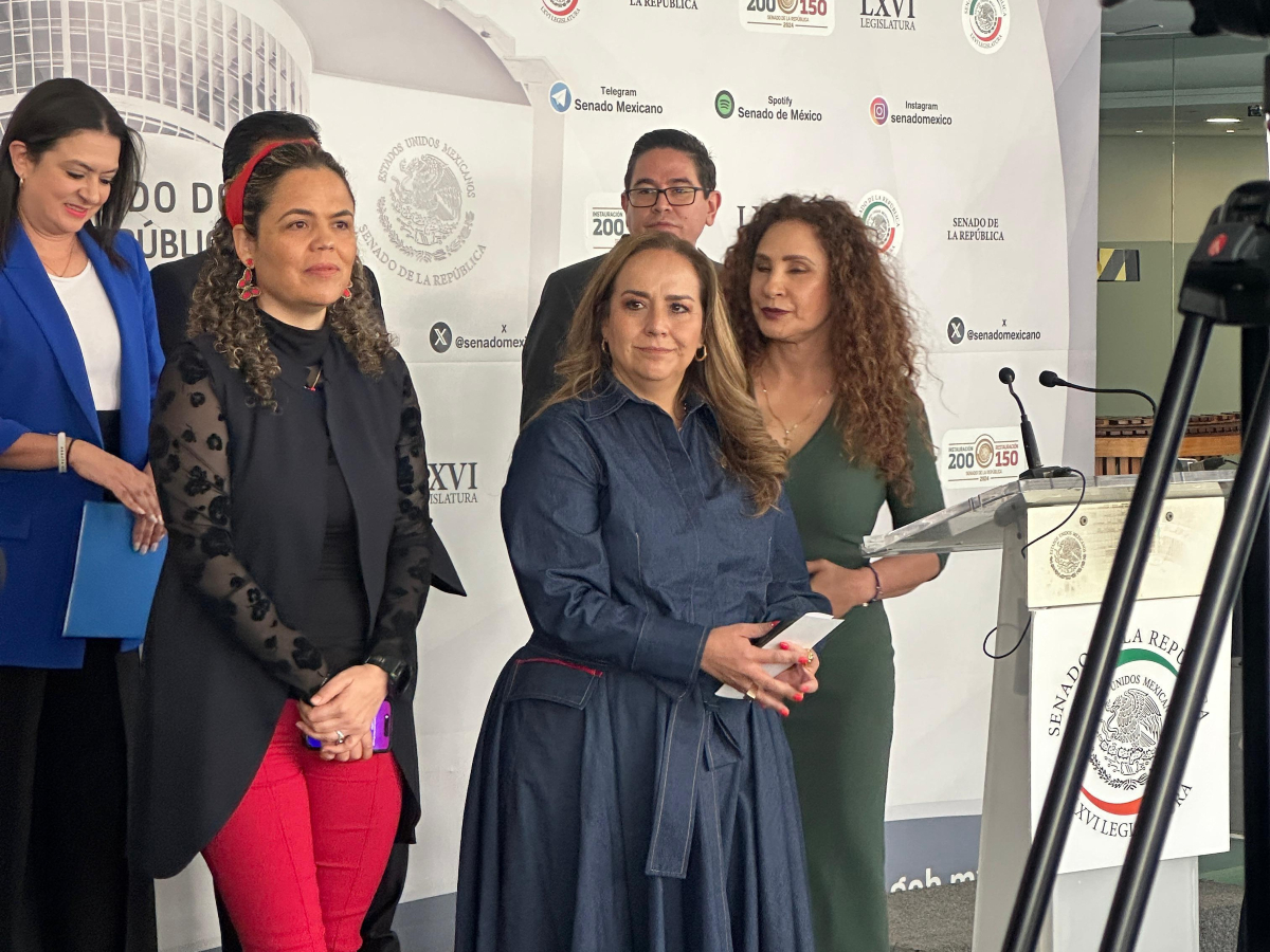 VeroPerezHerr's tweet photo. Exigimos la destitución inmediata de Jhonatan Jardines, delegado de bienestar por su intervención indebida en la elección en Durango. 🛑

Desde el Senado, denunciamos el uso de programas sociales con fines electorales. La gente en Durango quiere una elección limpia, en paz y con libertad. No vamos a permitir que el gobierno de la 4T corrompa la voluntad ciudadana. 🗳️

En Durango, el panismo le apostará a campañas limpias, de propuesta y cercanas a la gente. Porque la democracia se defiende con valentía y convicción.