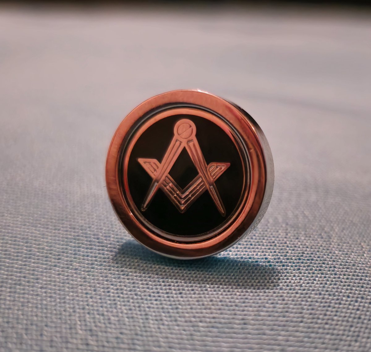 SolomonUGLE's tweet image. 40k Badges?! 🤯
Hold onto your aprons, a staggering 40,000 badges 🏅 have now been earned by our brilliant members!
Each badge tells a story of personal growth and shared understanding within #Freemasonry!
Well done all! 🎉
Interested getting your badge? solomon.ugle.org.uk